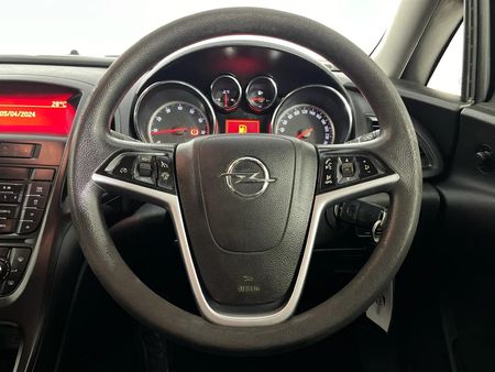 2014-Opel-Astra-14T-Enjoy-Auto_6