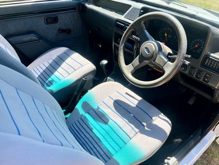1986-Ford-Escort-XR3i_9