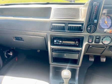 1986-Ford-Escort-XR3i_11