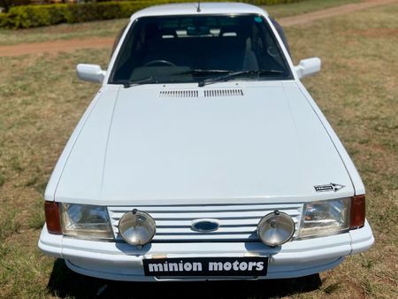 1986-Ford-Escort-XR3i_1