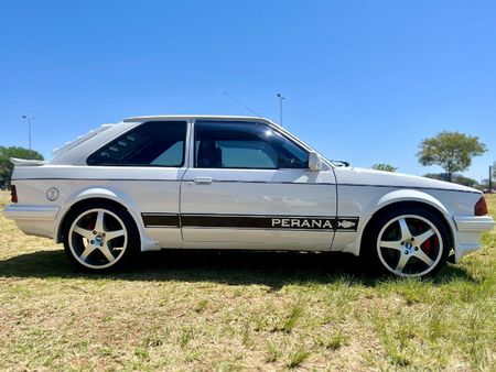 1986-Ford-Escort-XR3i_3