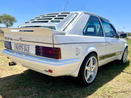 1986-Ford-Escort-XR3i_4