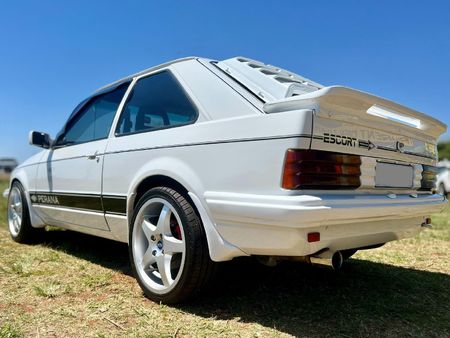 1986-Ford-Escort-XR3i_5