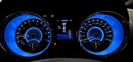 2012-Chrysler-300C-36L-Lux-Auto_10