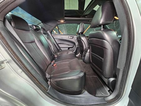 2012-Chrysler-300C-36L-Lux-Auto_14