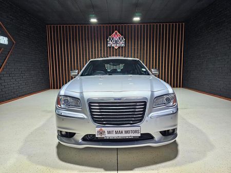 2012-Chrysler-300C-36L-Lux-Auto_1