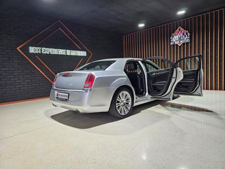 2012-Chrysler-300C-36L-Lux-Auto_20