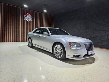 2012-Chrysler-300C-36L-Lux-Auto_2