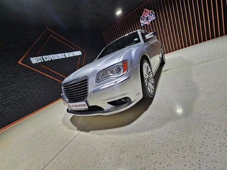 2012-Chrysler-300C-36L-Lux-Auto_5