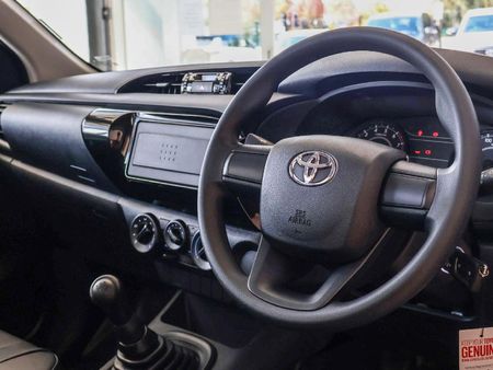 2024-Toyota-Hilux-20-VVTi-Single-Cab_10