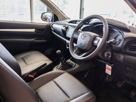 2024-Toyota-Hilux-20-VVTi-Single-Cab_11