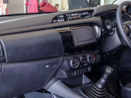 2024-Toyota-Hilux-20-VVTi-Single-Cab_13