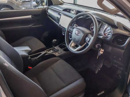 2024-Toyota-Hilux-24-GD-6-Raised-Body-Raider-Auto-Single-Cab_10