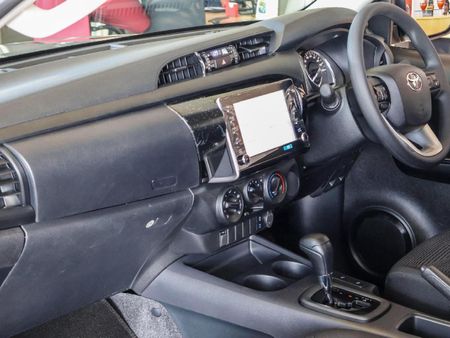 2024-Toyota-Hilux-24-GD-6-Raised-Body-Raider-Auto-Single-Cab_17