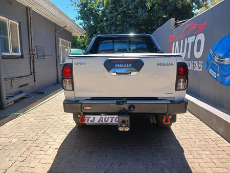 2017-Toyota-Hilux-28-GD-6-Raider-4x4-Double-Cab-Auto_4