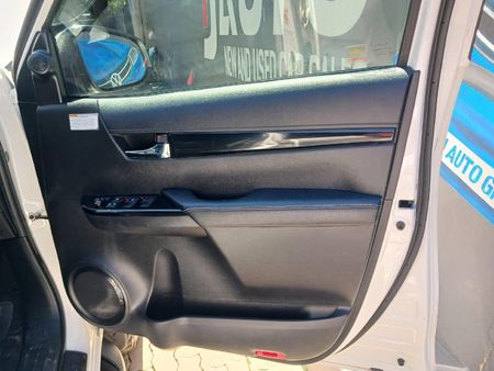 2019-Toyota-Hilux-28-GD-6-Raised-Body-Auto-Raider-Double-Cab_10