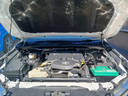 2019-Toyota-Hilux-28-GD-6-Raised-Body-Auto-Raider-Double-Cab_11