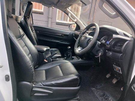 2017-Toyota-Hilux-24-GD-6-SRX-4x4-Single-Cab_6