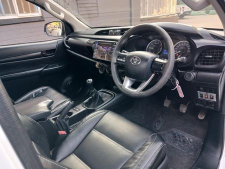 2017-Toyota-Hilux-24-GD-6-SRX-4x4-Single-Cab_7