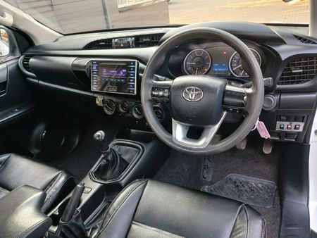 2017-Toyota-Hilux-24-GD-6-SRX-4x4-Single-Cab_8