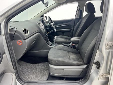 2007-Ford-Focus-16-Si-5-dr_6