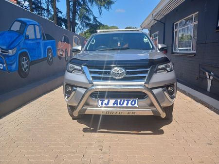 2016-Toyota-Fortuner-28-GD-6-Raised-Body-Auto_1