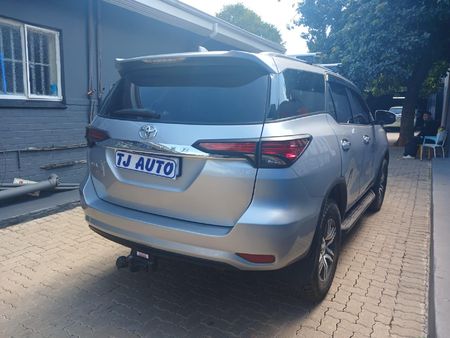 2016-Toyota-Fortuner-28-GD-6-Raised-Body-Auto_3