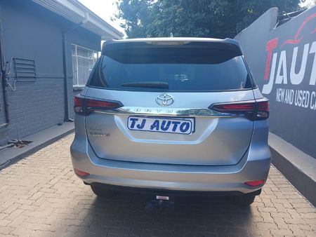 2016-Toyota-Fortuner-28-GD-6-Raised-Body-Auto_4