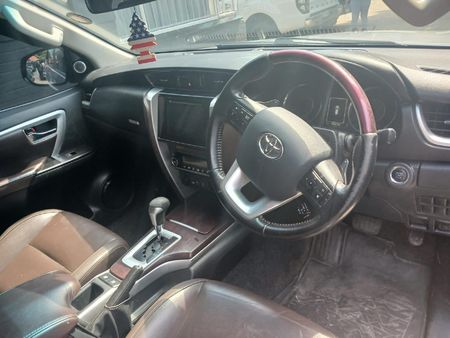 2016-Toyota-Fortuner-28-GD-6-Raised-Body-Auto_5