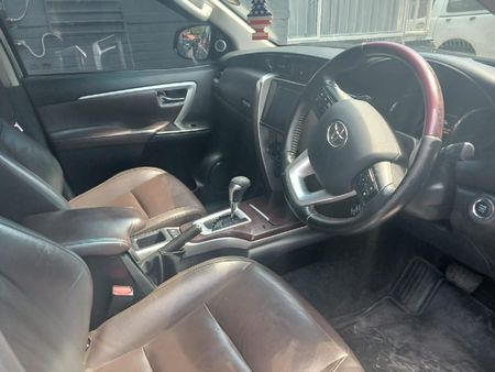 2016-Toyota-Fortuner-28-GD-6-Raised-Body-Auto_6
