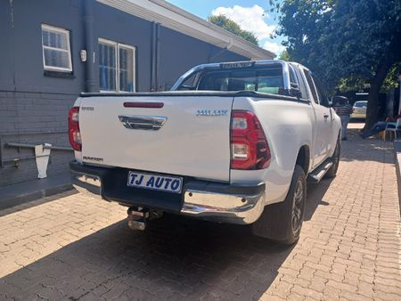2022-Toyota-Hilux-24-GD-6-Raised-Body-Raider-Auto-Extended-Cab_4