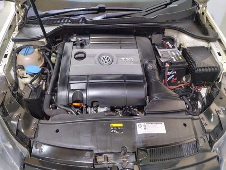 2013-Volkswagen-Golf-VI-20-TSI-R-Auto_9