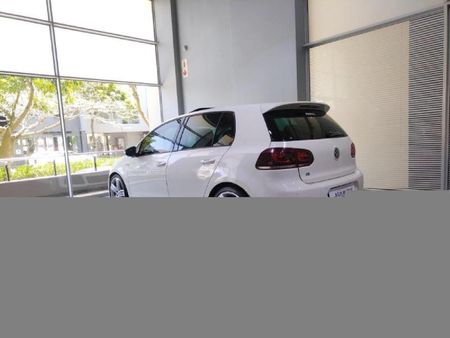2013-Volkswagen-Golf-VI-20-TSI-R-Auto_3