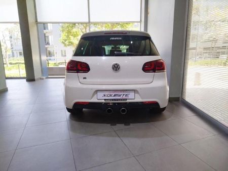 2013-Volkswagen-Golf-VI-20-TSI-R-Auto_4