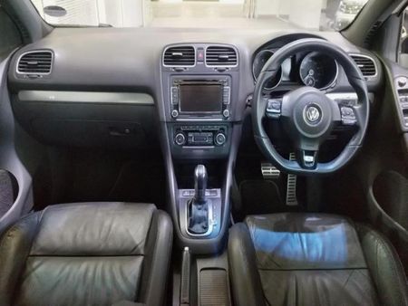 2013-Volkswagen-Golf-VI-20-TSI-R-Auto_8