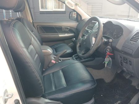 2013-Toyota-Hilux-25-D-4D-SRX-4x4-Double-Cab_9