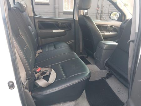 2013-Toyota-Hilux-25-D-4D-SRX-4x4-Double-Cab_12
