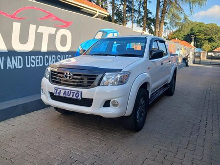 2013-Toyota-Hilux-25-D-4D-SRX-4x4-Double-Cab_1