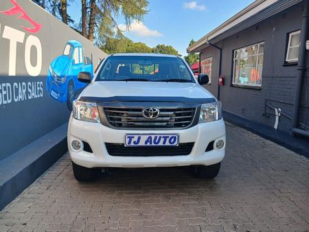 2013-Toyota-Hilux-25-D-4D-SRX-4x4-Double-Cab_2