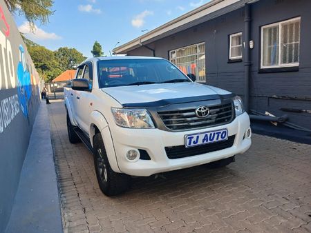 2013-Toyota-Hilux-25-D-4D-SRX-4x4-Double-Cab_3