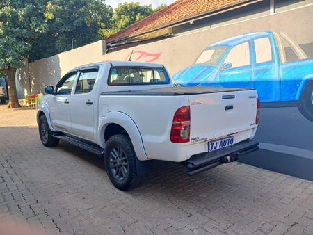 2013-Toyota-Hilux-25-D-4D-SRX-4x4-Double-Cab_4