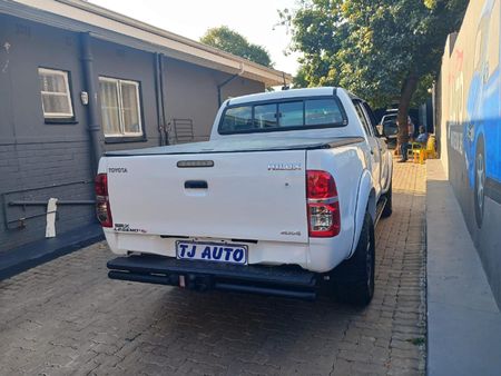 2013-Toyota-Hilux-25-D-4D-SRX-4x4-Double-Cab_5