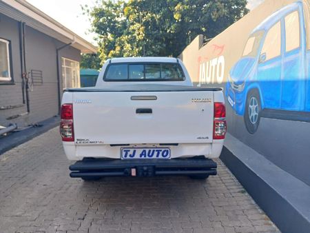 2013-Toyota-Hilux-25-D-4D-SRX-4x4-Double-Cab_6