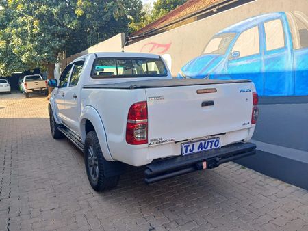 2013-Toyota-Hilux-25-D-4D-SRX-4x4-Double-Cab_7