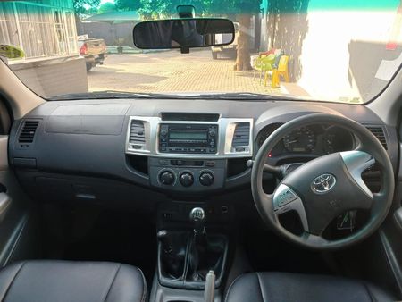 2013-Toyota-Hilux-25-D-4D-SRX-4x4-Double-Cab_8