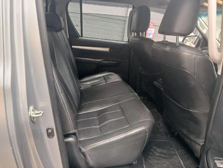 2019-Toyota-Hilux-24-GD-6-Raised-Body-SRX-Double-Cab_9