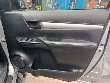 2019-Toyota-Hilux-24-GD-6-Raised-Body-SRX-Double-Cab_10