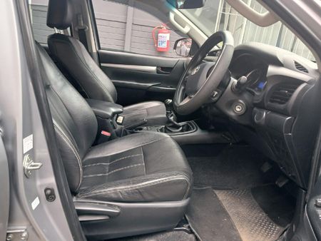 2019-Toyota-Hilux-24-GD-6-Raised-Body-SRX-Double-Cab_8