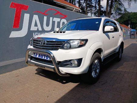 2014-Toyota-Fortuner-30-D-4D-Raised-Body_0