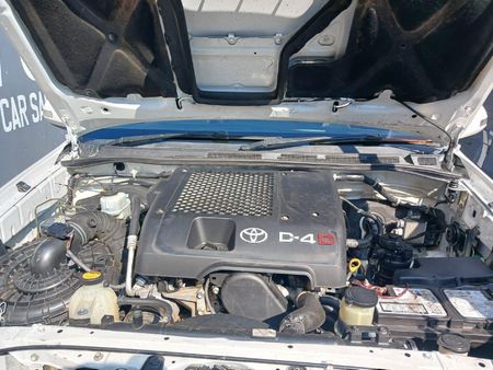 2014-Toyota-Fortuner-30-D-4D-Raised-Body_10